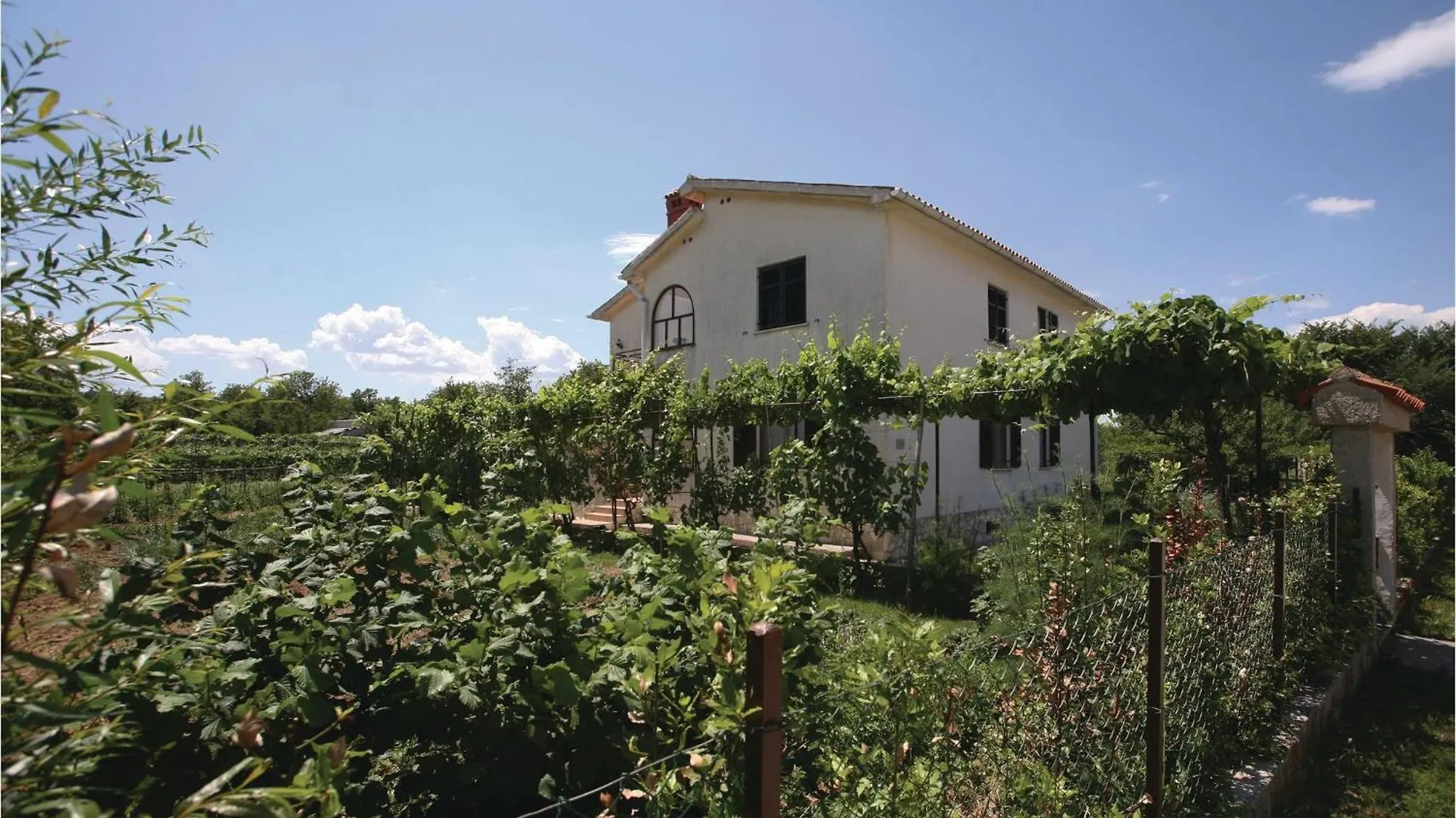 2 Bedroom Gorgeous Apartment In Labin Raša Croazia
