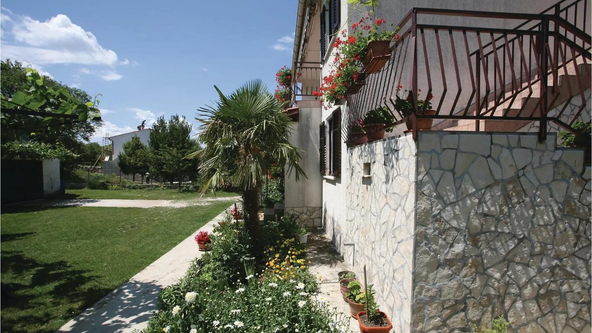 2 Bedroom Gorgeous Apartment In Labin Raša