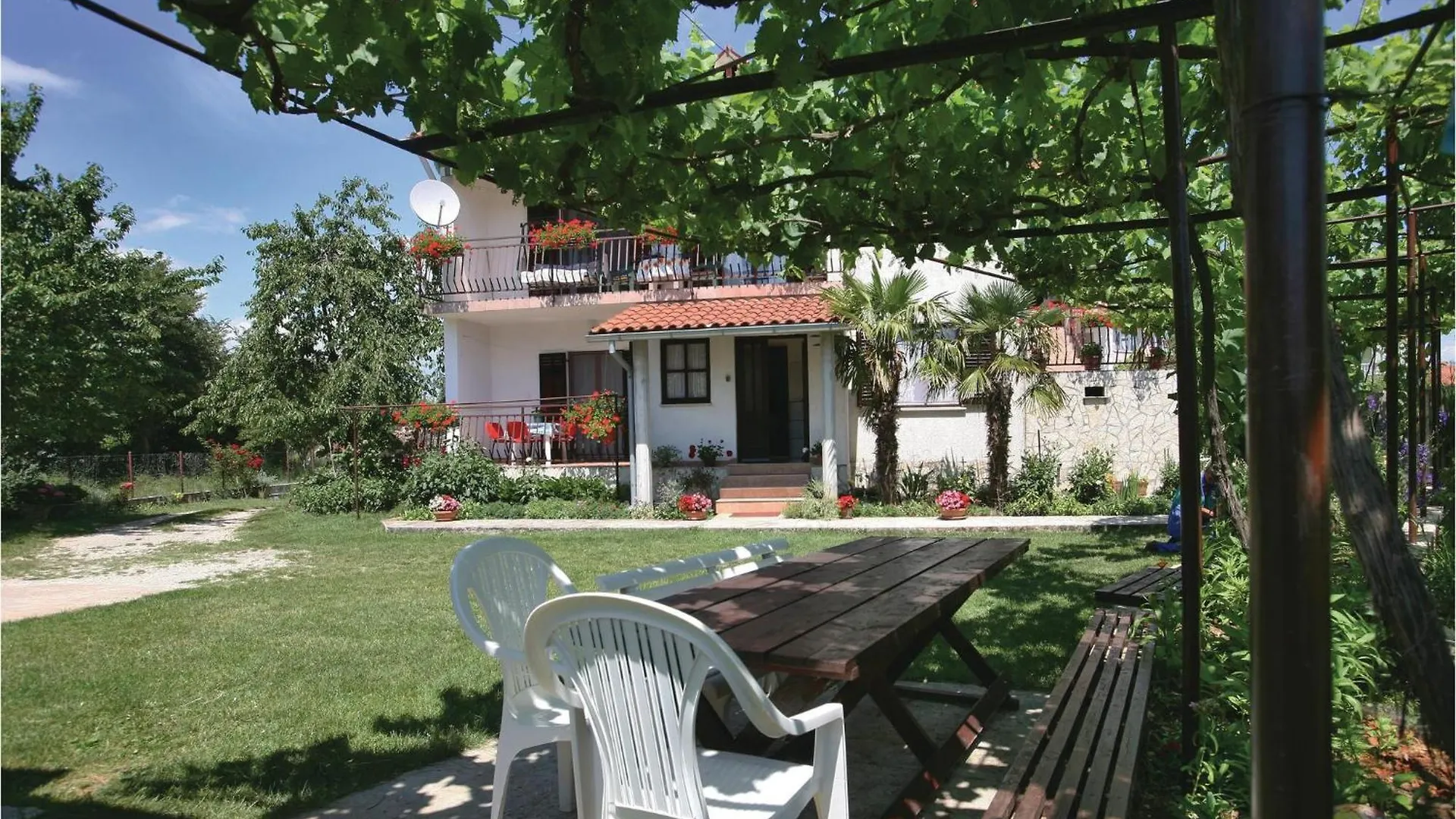 2 Bedroom Gorgeous Apartment In Labin Raša